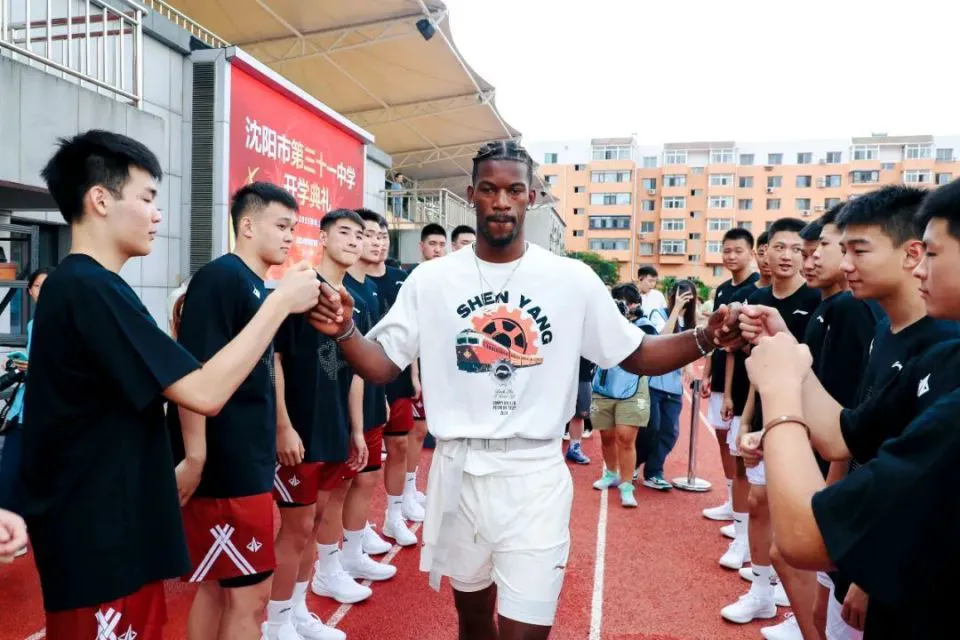 如何在篮球训练中有效运用激励手段_1